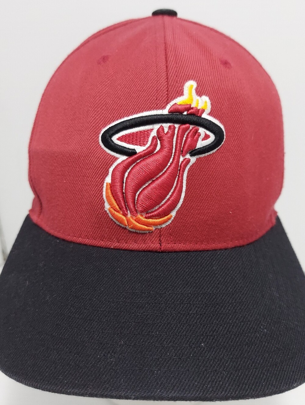 MIAMI HEAT Red and Black Basketball Flame Logo Cap Snapback Mitchell & Ness
